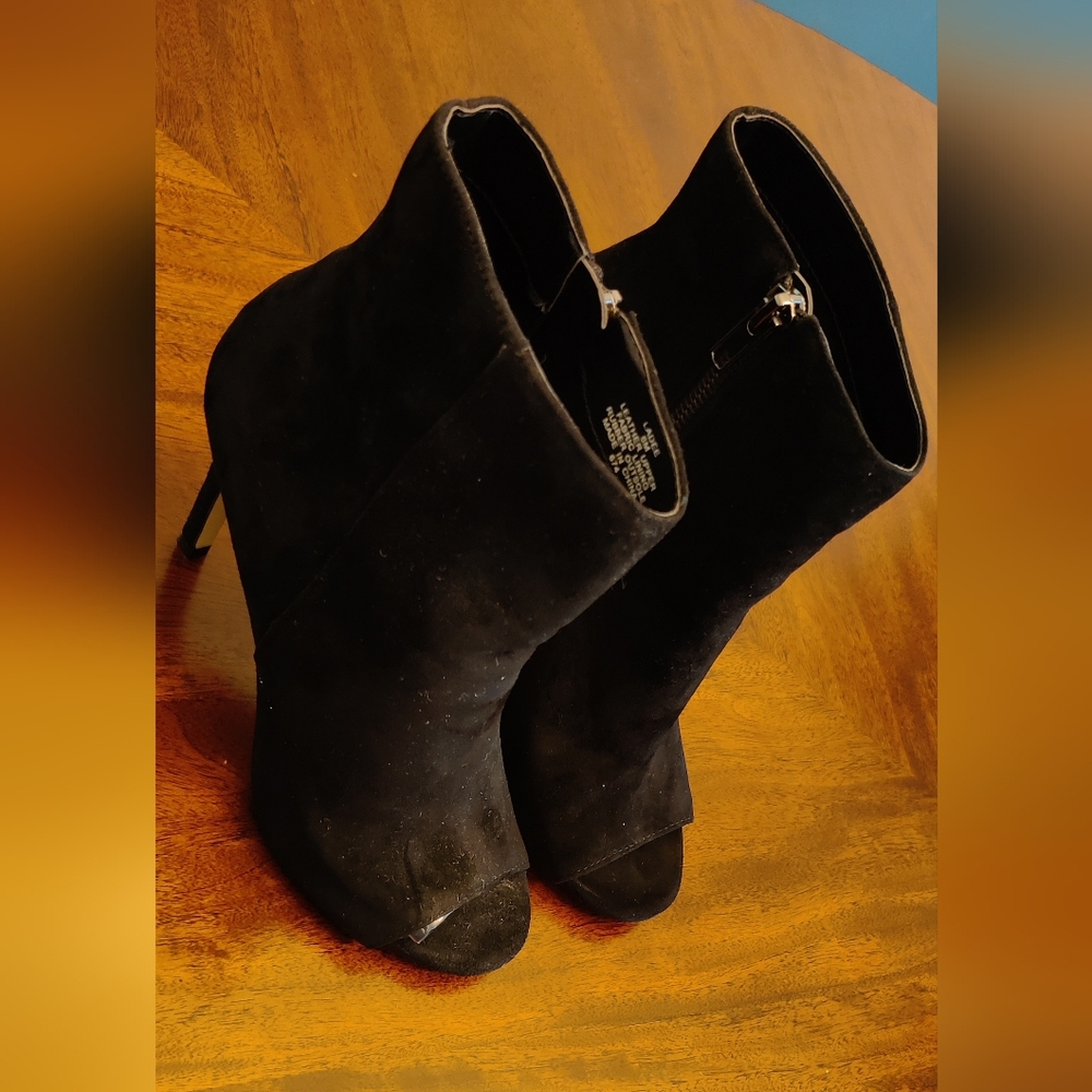 Steve Madden bootie, size 6, color black